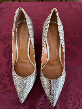 Rachel Roy Cream Snakeskin Pointed Toe Pumps (OLCC)